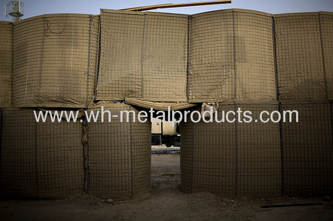 stackable welded mesh barrier