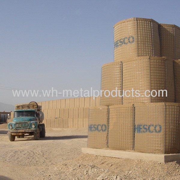 stackable welded mesh barrier