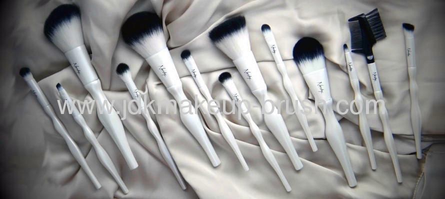 Essential 12pcs 2 tone fiber Makeup brush set with unique white handle