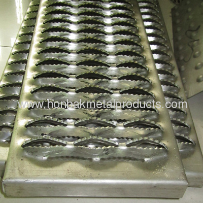 Safety Stair Treads/anti-slip outdoor stair tread from China manufacturer -  HEBEI HONBAK METAL PRODUCTS CO., LTD.