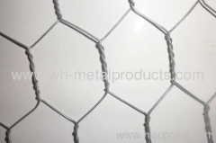 Hexagonal wire netting poultry cage