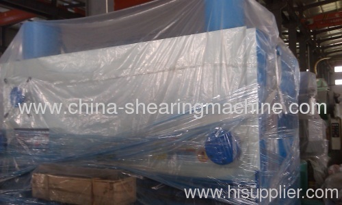 Guillotine shear for sheet metal processing