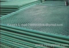 Plastic coated chain link fence /