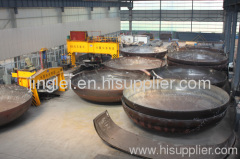 Metal clad head for pressure vessel