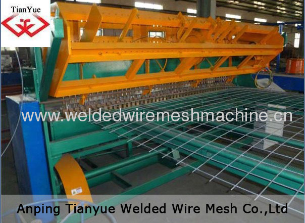 Semiautomatic welded wire mesh machine