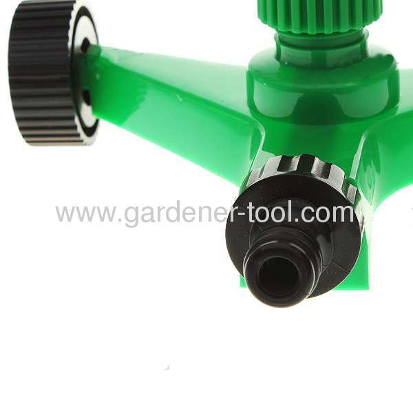 Plastic 3-arm yard sprinkler with wheel base