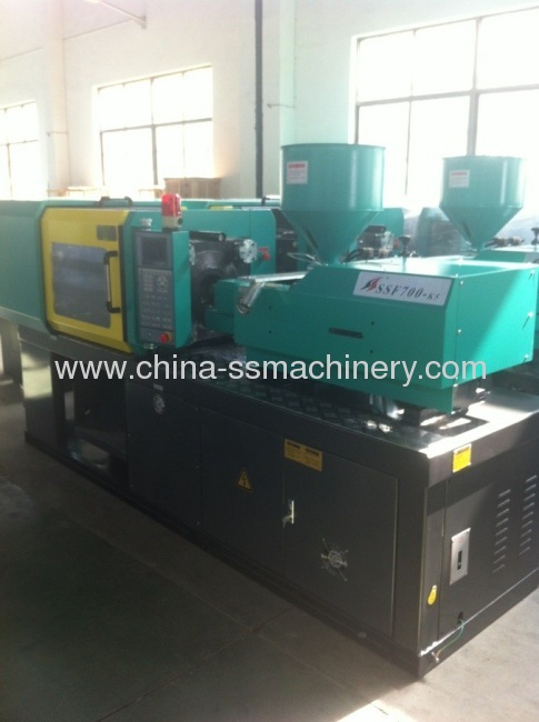 Plastic injection molding machine for color palque testing