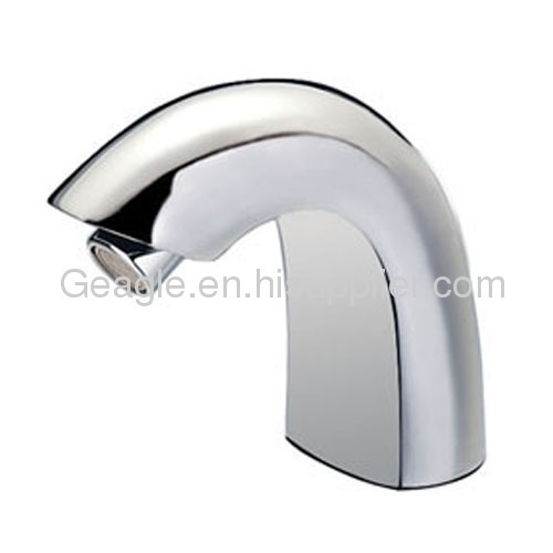 Automatic Basin Faucet - sensor on aerator 8110