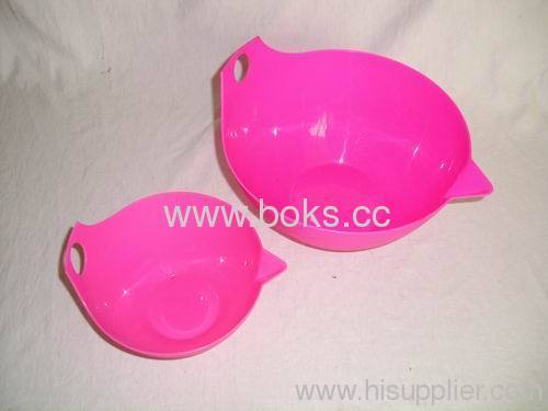pink plastic salad bowls