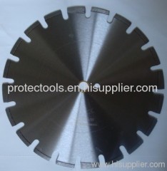 segmented blade with protected teeth