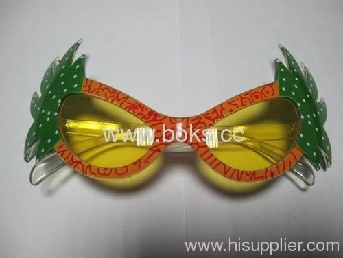 2013 yellow cheap plastic party glasses