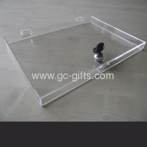 Middle sized lockable clear acrylic box