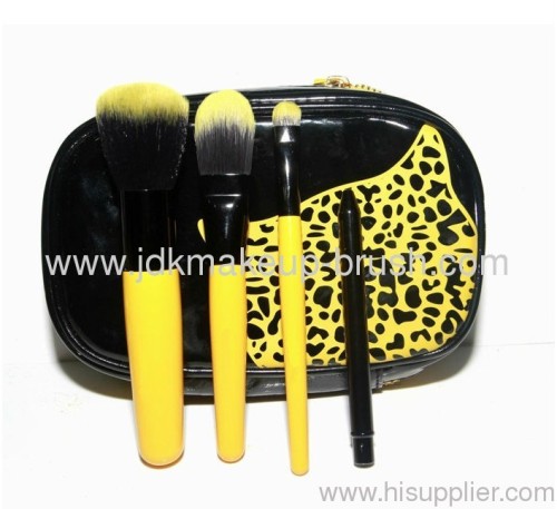 Fashionable mini Makeup brush