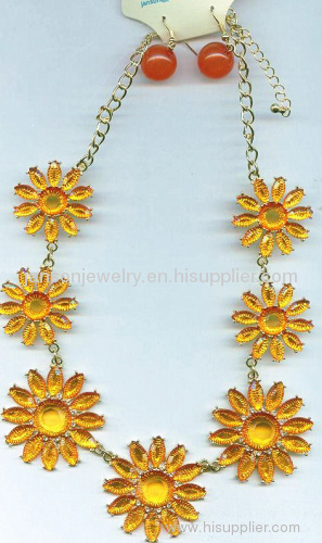 resin seven daisy necklace