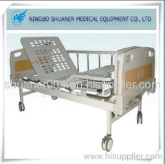 ICU Luxurious Two-function manual hospital bed with central control locking castors