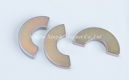 Permanent half ring magnets