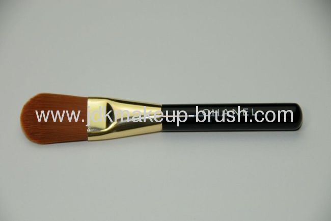 Deluxe foundation brush with synthetic hair