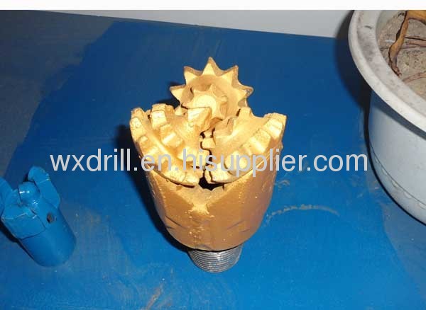 Tricone steel tooth bit for well drilling