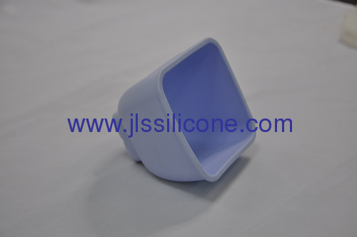 Soft and confortable cup style silicone bowl