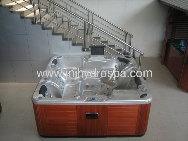 Acrylic outdoor hot tubs