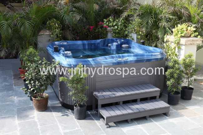 Outdoor bathtub spa