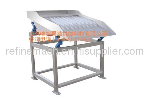 Vibration type peach flap overturning machine