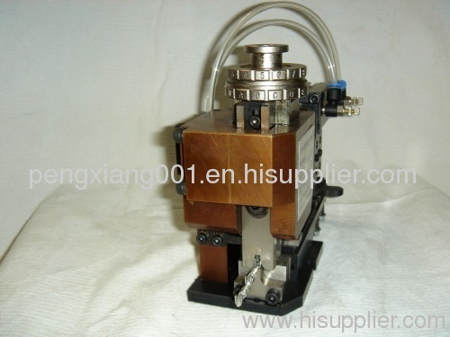 Terminal crimping applicator and crimping tool