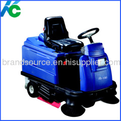 Micro ride floor sweeper