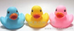 Floating toy bath duck