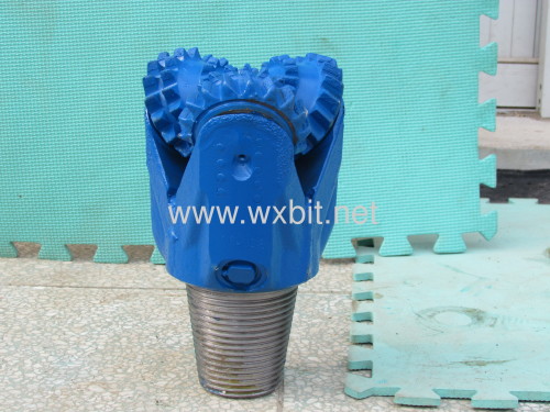 Steel tooth bit for well drilling 