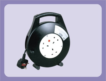 British style retractable Cord reel with 3 outlet Sockets 20m