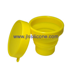 Collapsible silicone rubber cup with lid