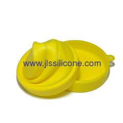 Collapsible silicone rubber cup with lid