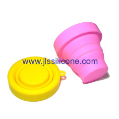 Collapsible silicone rubber cup with lid