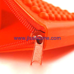 Concave convex point designed silicone handy bag with zipper