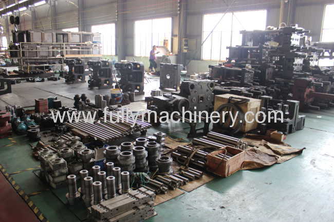 15 ton high precision direct clamping injection molding machine