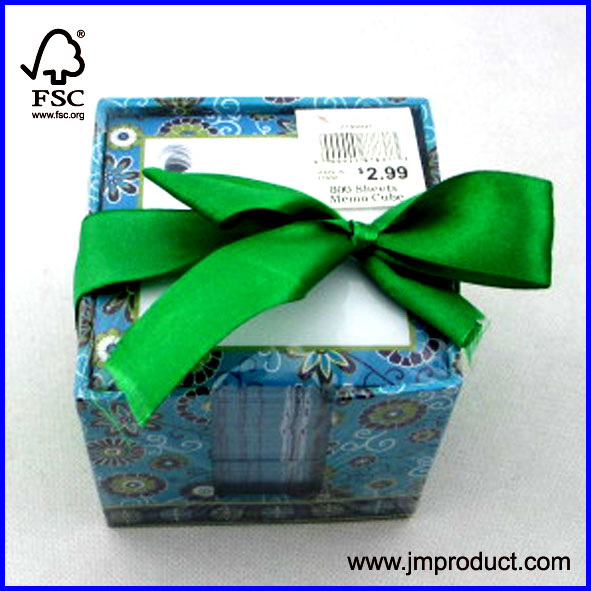 Christmas memo cube with silk ribbon