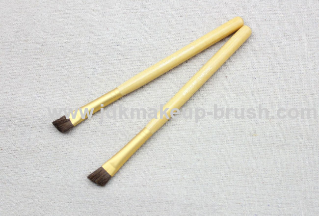 Angle Defining Eye Brush with sable hair