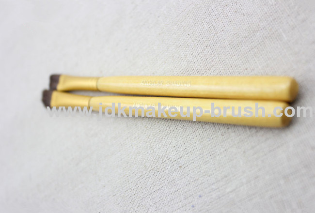 Angle Defining Eye Brush with sable hair