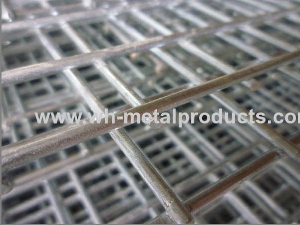 Berms and dams welded mesh defence wall
