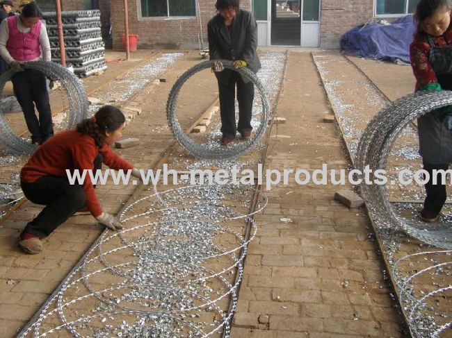 FLAT RAZOR BARBED WIRE COIL