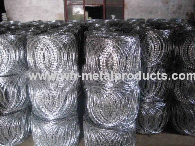 FLAT RAZOR BARBED WIRE COIL