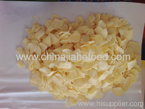 white color top grade garlic flakes with kosher certified