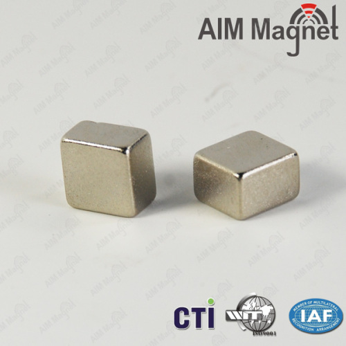 Strong rare earth permanent magnet