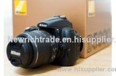 Nikon D5000 12.3 MP Digital SLR Camera AF-S DX VR 18-55mm