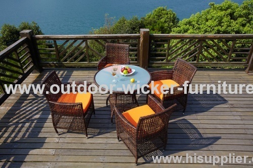Small size outdoor wicker dining table and chairs
