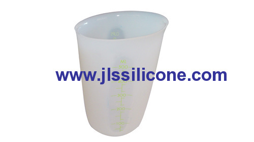 clear silicone flexible measuring beaker and cup