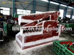 Scrap metal cutting machine