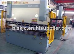 Large hydraulic bending machine