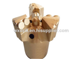 Chevron type PDC drag bit used for soft formation